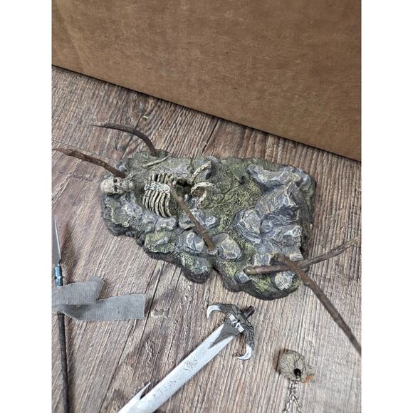 MCFARLANE TOYS SPAWN Series 17 Classic R3 Spawn V Action Figure - Picture 3 of 9